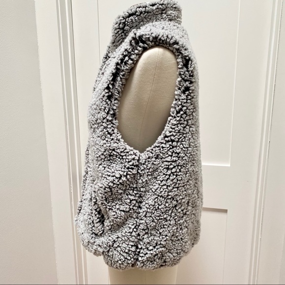 FRANCESCA’s Teddy Sherpa Zip Up Vest w/Pockets - Picture 5 of 14